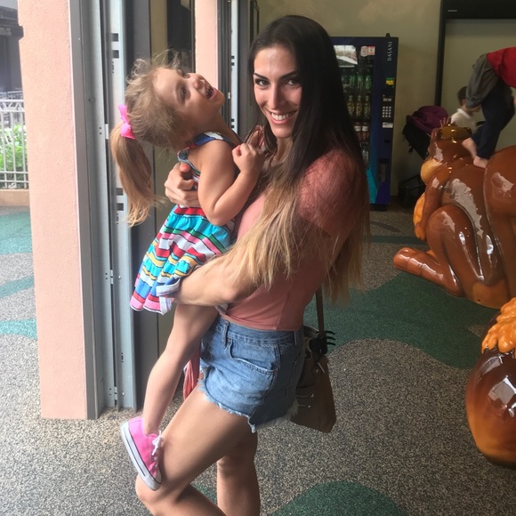 Sarah 😘 - Picture 3 of 3